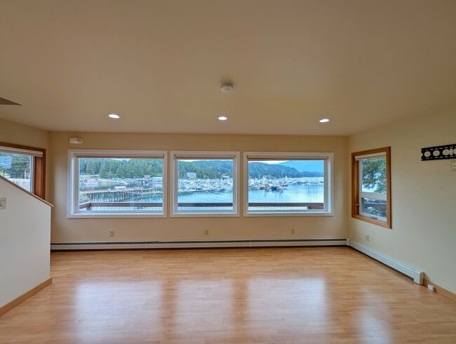 12055 Glacier Hwy in Juneau, AK - Building Photo - Building Photo