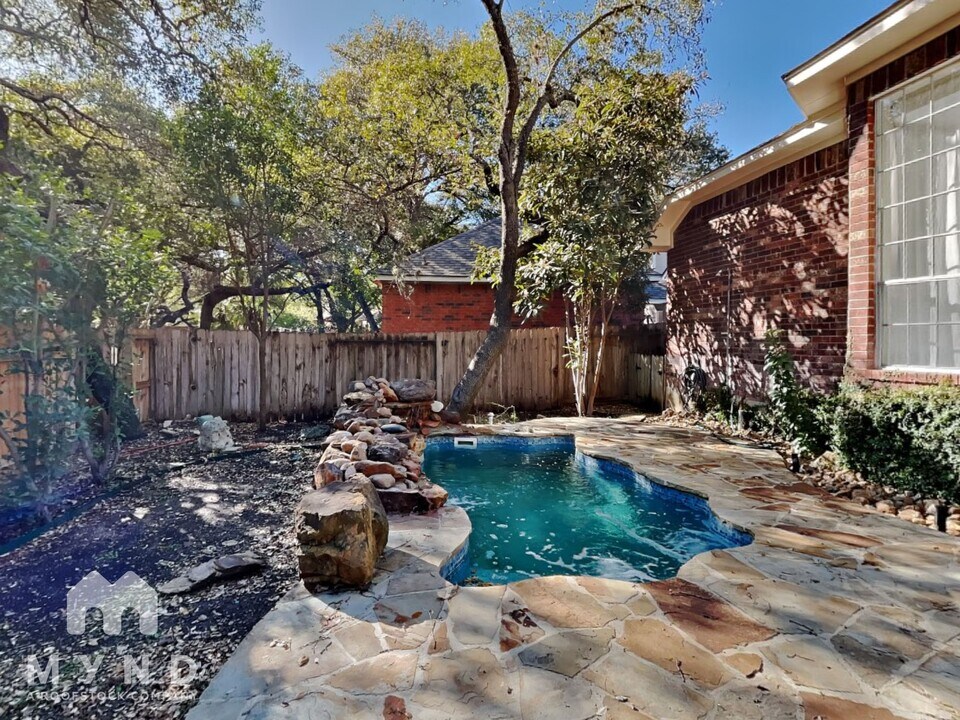 1710 Brush Creek Dr in San Antonio, TX - Building Photo