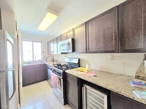 3821 Davis Pl NW in Washington, DC - Building Photo - Building Photo