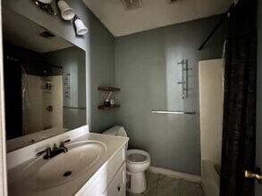 8027 Country Oaks Rd in Charlotte, NC - Building Photo - Building Photo