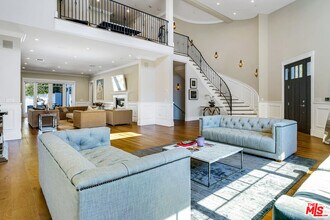 19633 Wells Dr in Los Angeles, CA - Building Photo - Building Photo