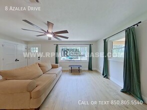 8 Azalea Dr in Mary Esther, FL - Foto de edificio - Building Photo