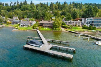 4723 Lakehurst Ln SE in Bellevue, WA - Building Photo - Building Photo