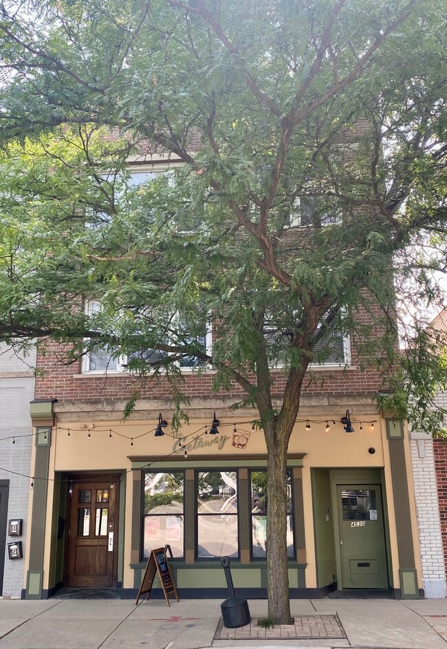 4530 N Lincoln Ave, Unit 201