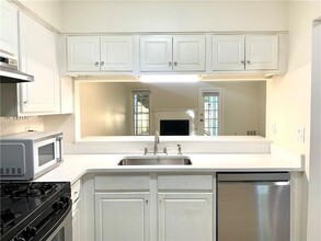 6650 Wellington Square in Norcross, GA - Foto de edificio - Building Photo