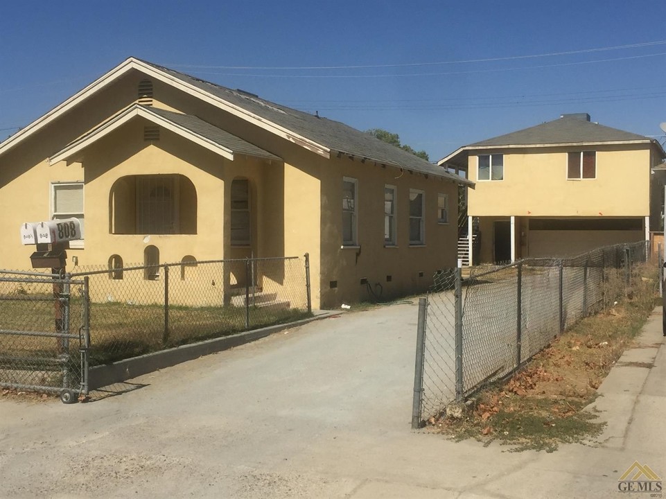 808 Washington Ave in Bakersfield, CA - Foto de edificio