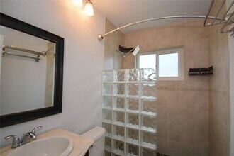 960 NW 49th St in Deerfield Beach, FL - Building Photo - Building Photo