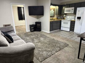 614 E McKee St, Unit 614 E McKee St Apt 1 in Greeneville, TN - Building Photo