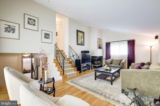 5902 Holland Rd in Rockville, MD - Building Photo