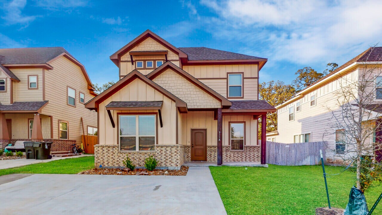 311 Fairway Dr in Bryan, TX - Building Photo
