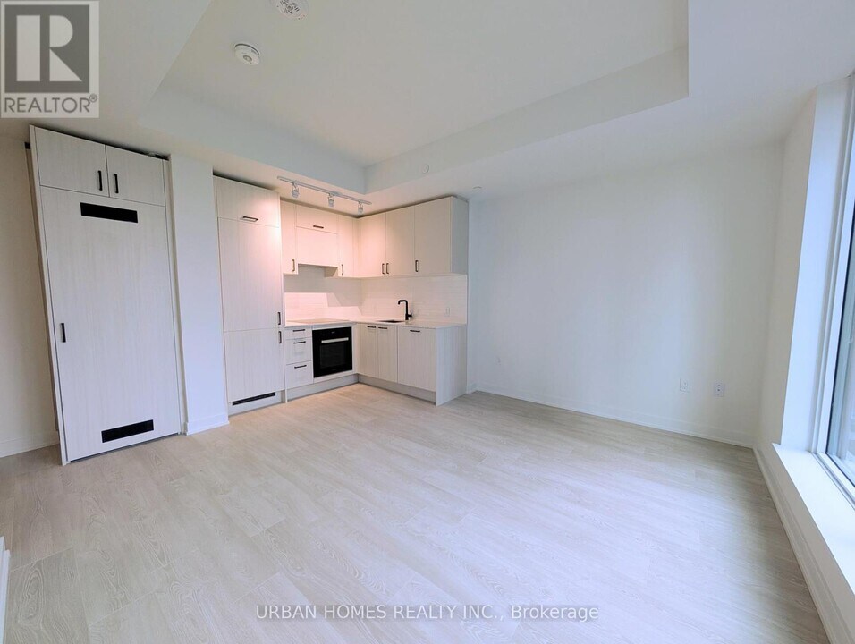 1 Quarrington Lane in Toronto, ON - Building Photo