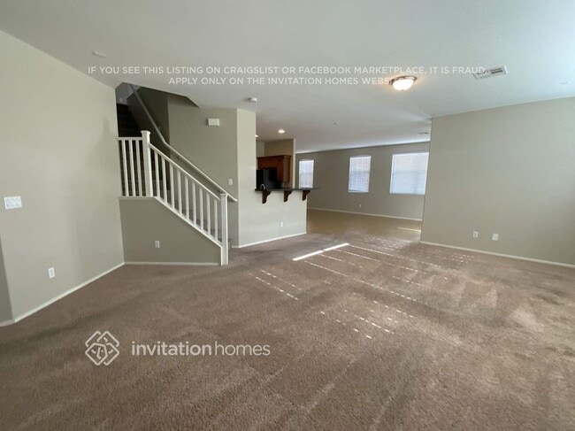 8117 RedBud Vine St in North Las Vegas, NV - Foto de edificio - Building Photo