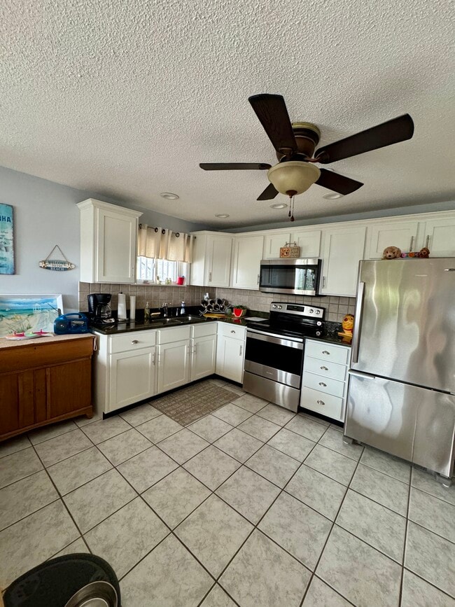 5 Duston Ave, Unit C in Hampton, NH - Foto de edificio - Building Photo