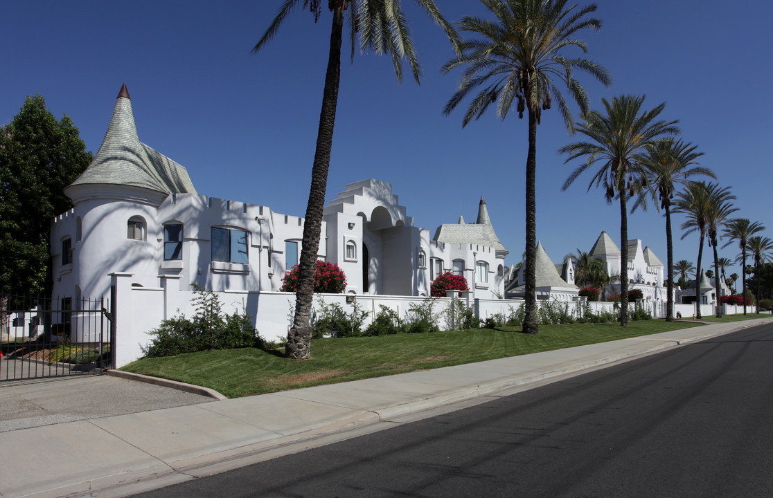 The Camelot in Hemet, CA - Building Photo