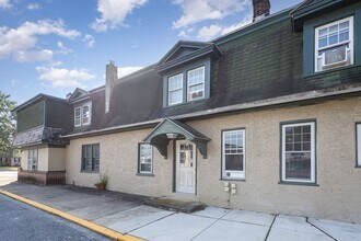 342 N Cedar St in Lititz, PA - Building Photo - Building Photo