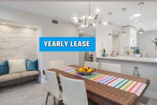 877 E Arenas Rd in Palm Springs, CA - Building Photo