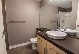 10136-1104 104 Street NW in Edmonton, AB - Building Photo - Building Photo