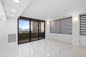 3525 Sage Rd, Unit 1709 in Houston, TX - Foto de edificio - Building Photo