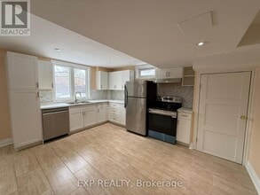 67 Ames Crescent in Aurora, ON - Building Photo - Building Photo