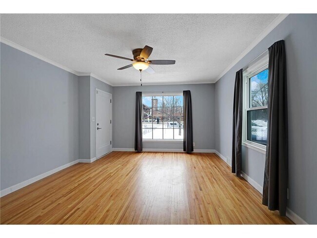 5830 Lyndale Ave S, Unit 5830 in Minneapolis, MN - Foto de edificio - Building Photo