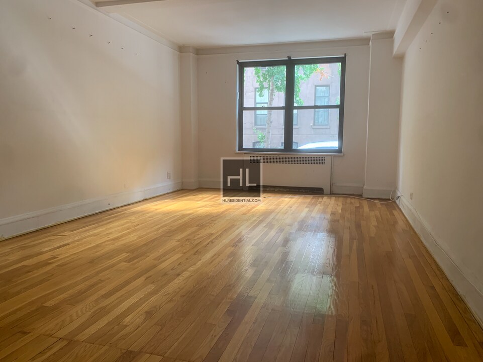 EAST 38 STREET in New York, NY - Building Photo