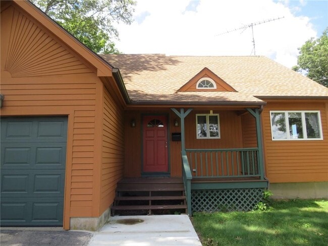 48 Bellevue Ave in Westerly, RI - Building Photo - Building Photo