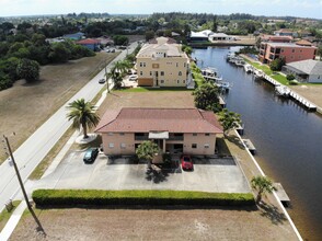 2504 Magdalina Dr in Punta Gorda, FL - Building Photo - Building Photo