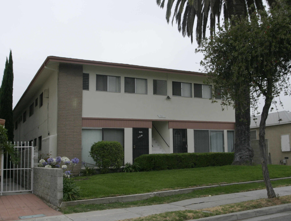 921 N Eucalyptus Ave in Inglewood, CA - Foto de edificio