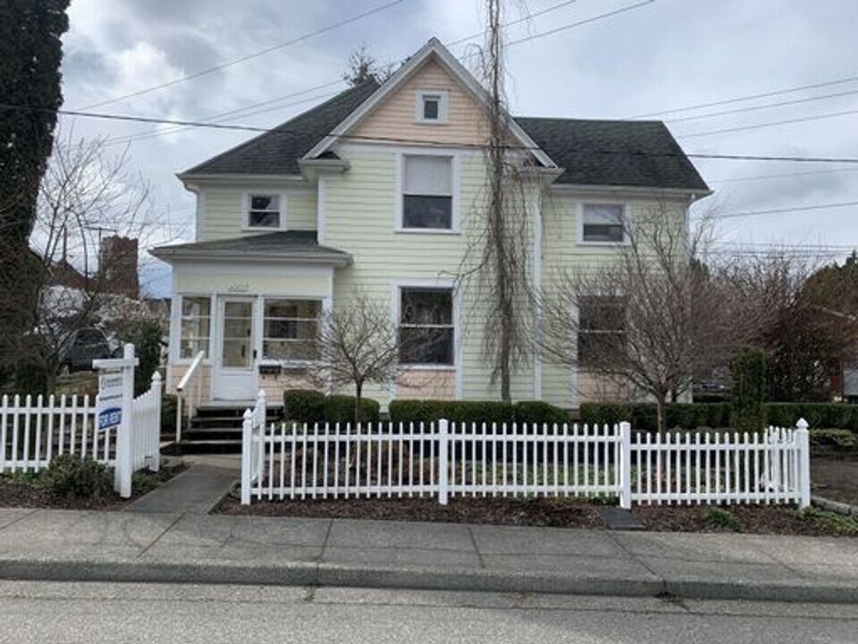 1447 Ellis St in Bellingham, WA - Building Photo