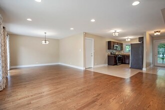 325 Bramble Ln in Schaumburg, IL - Building Photo - Building Photo