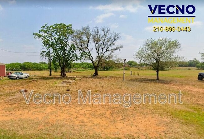 1819 Co Rd 1001 in Pearsall, TX - Building Photo - Building Photo
