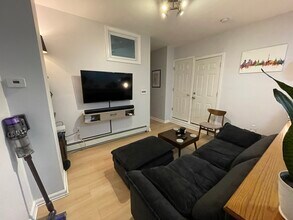 229 London St, Unit 1 in Boston, MA - Building Photo - Building Photo