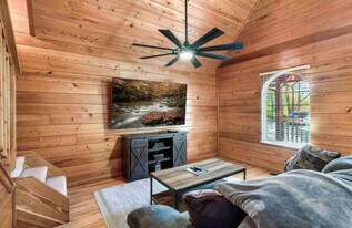 801 Crystal Br Wy in Gatlinburg, TN - Building Photo