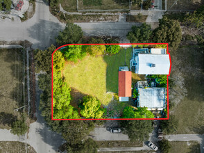 1133 NW 79th Ter in Miami, FL - Building Photo - Building Photo