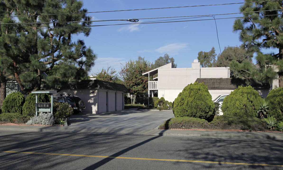 2027 Orange Ave in Costa Mesa, CA - Foto de edificio