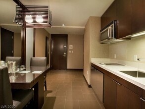 2600 W Harmon Ave, Unit 2309 in Las Vegas, NV - Foto de edificio - Building Photo