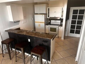 1 Glen Royal Pkwy in Miami, FL - Building Photo - Building Photo