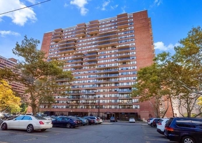270 Marin Blvd in Jersey City, NJ - Building Photo