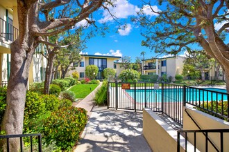 Casa Del Amo in Torrance, CA - Foto de edificio - Building Photo