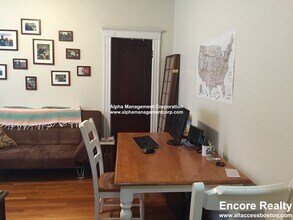 17-19 Washington St. Unit 309 in Malden, MA - Foto de edificio - Building Photo