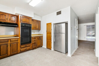 2118 Edenborn Ave in Metairie, LA - Building Photo - Building Photo