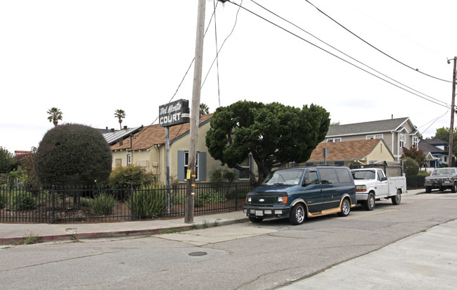 Del Monte Court in Santa Cruz, CA - Building Photo - Building Photo