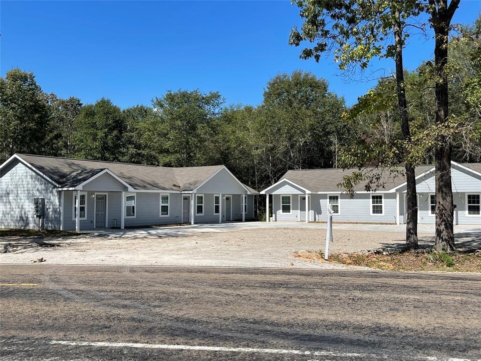 635 Martin Luther King Rd in Ames, TX - Building Photo