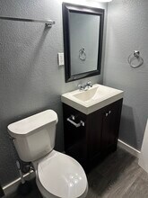 311 Glamis Ave, Unit 1 in San Antonio, TX - Foto de edificio - Building Photo