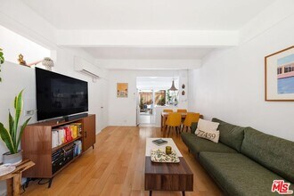 4040 Grand View Blvd in Los Angeles, CA - Foto de edificio - Building Photo