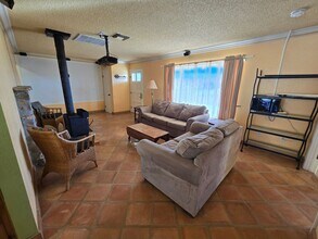 6910 Palm Ave in Yucca Valley, CA - Building Photo - Building Photo