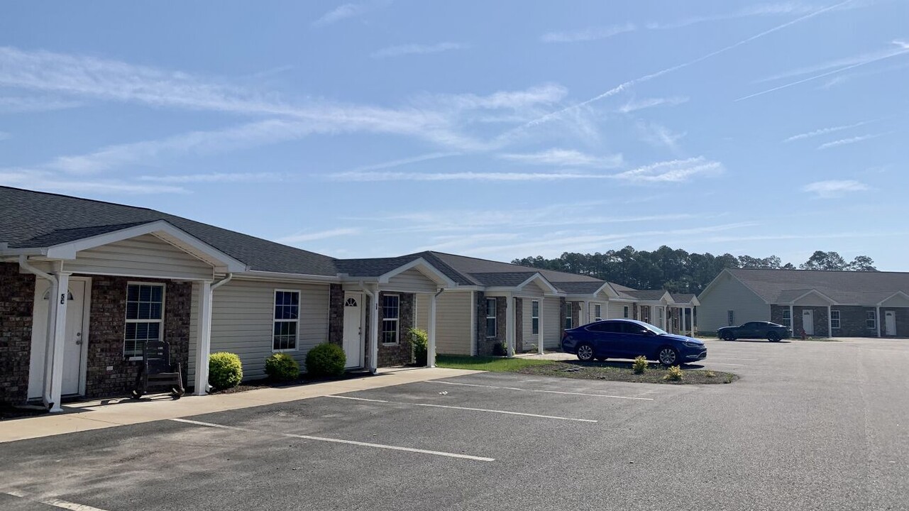 Beach Haven Apartments in Baxley, GA - Building Photo