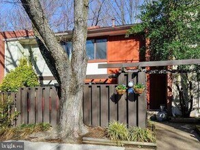 1329 Northgate Square in Reston, VA - Building Photo - Building Photo
