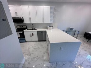 2884 SW 17th St in Fort Lauderdale, FL - Building Photo - Building Photo