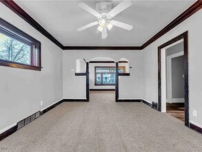 3725 E 151st St in Cleveland, OH - Building Photo - Building Photo